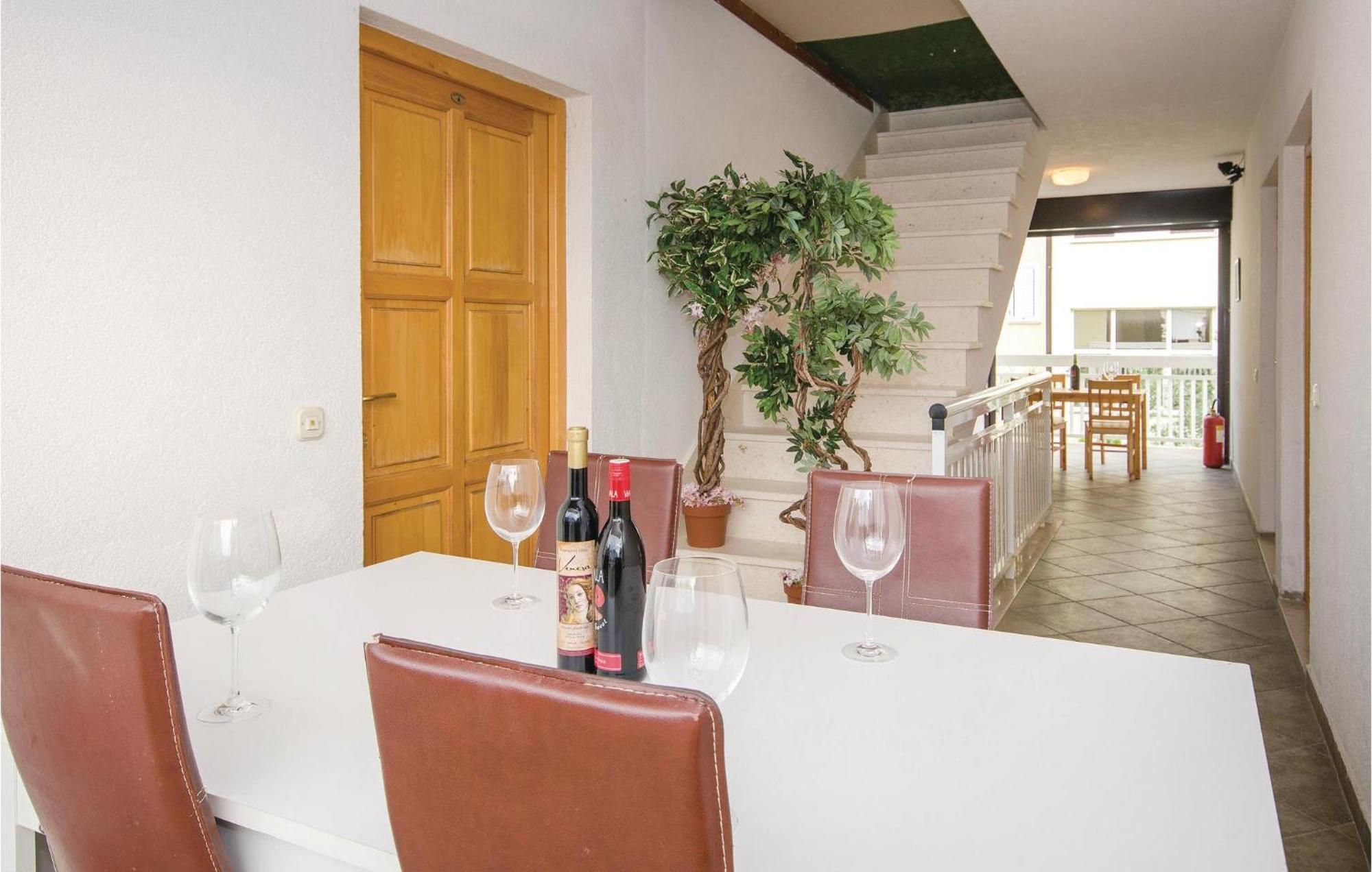 2 Bedroom Awesome Apartment In Okrug Gornji Trogir Exterior photo